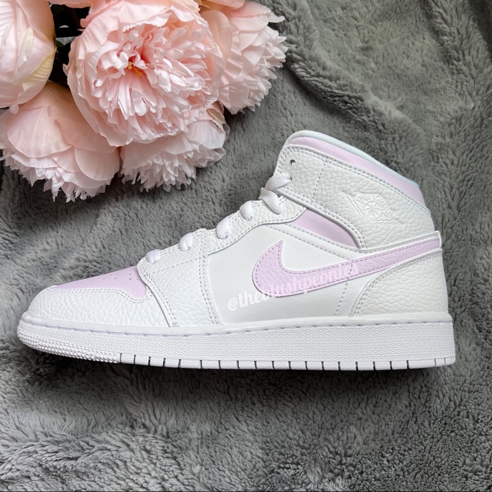 Nike Custom Painted Jordan 1 Mid NWT - Picture 1 of 1